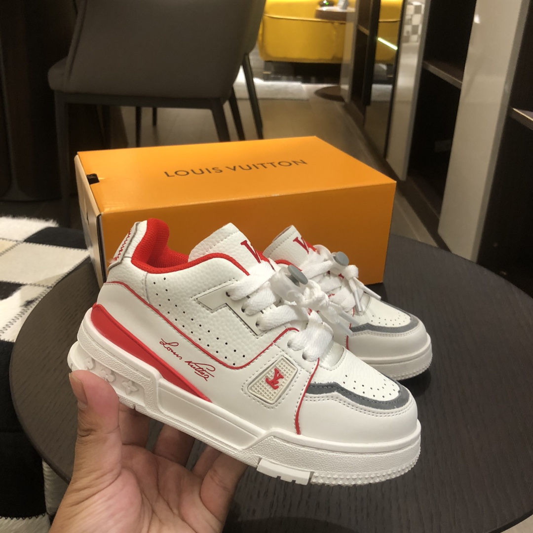 Children's shoes child